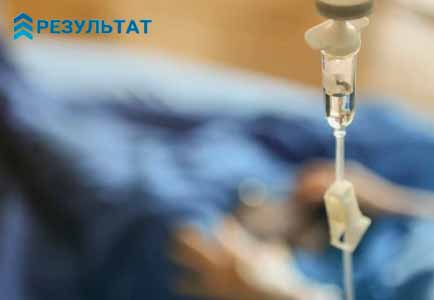 Показания к вызову врача на дом Элемент капельницы на размытом фоне